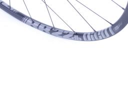 DT Swiss RR22 DB Dicut zapletené přední silniční kolo 28'' Disc - centerlock, osa 12x100mm