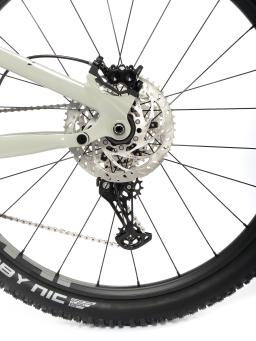 Celoodpružené  MTB 29" Lee Cougan Quest  Shimano Deore  1x12 , velikost   M -17,5" (44cm) - barva šedá lesklá