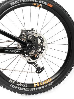 Celoodpružené elektrokolo  MTB 29"/27,5" Lee Cougan E-Quest – Brose S / 725 Wh, 20 Ah / Shimano XT 1x12 , velikost M – 17,5" – barva černo-military green lesklá