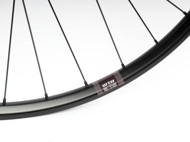 Přední zaplatené kolo MTB 29"-Treking 28"  WTB STi23 TCS nába Formula CL71 - Disc Center Lock , 15/100mm osa