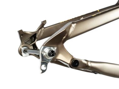 Celoodpružené MTB 29" Lee Cougan Quest SHIMANO Deore XT Di2 M8250 1x12 , velikost L – 19" (48 cm), hnědozlatá matná