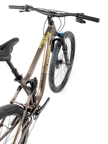 Celoodpružené MTB 29" Lee Cougan Quest SHIMANO Deore XT Di2 M8250 1x12 , velikost L – 19" (48 cm), hnědozlatá matná