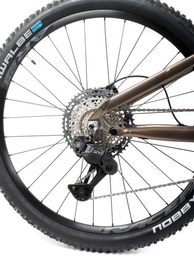 Celoodpružené MTB 29" Lee Cougan Quest SHIMANO Deore XT Di2 M8250 1x12 , velikost L – 19" (48 cm), hnědozlatá matná