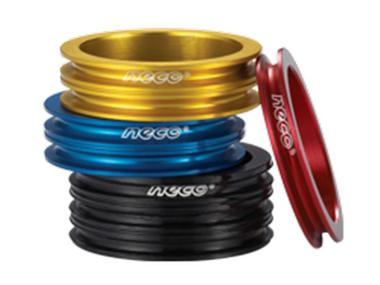 NECO distanční podložka ALU 1,1/8' výška 5 mm - červená