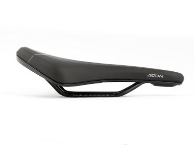 Fizi:k  Terra Aidon X5 sedlo- černé