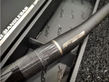FSA  KFX Flat carbon 31.8x760mm řídítka MTB