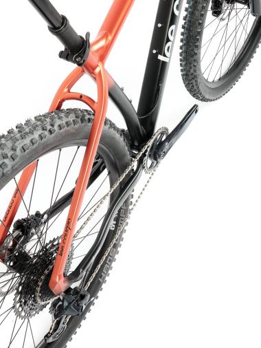 Kolo MTB 29"  Lee Cougan Droid  Sram GX Eagle 1x12 , velikost M -19" měděná -černá matná