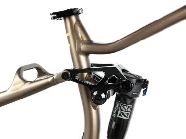 Celoodpružené  MTB 29" Lee Cougan Quest  Shimano Deore  1x11, velikost  S – 16" (40,5 cm), hnědozlatá matná