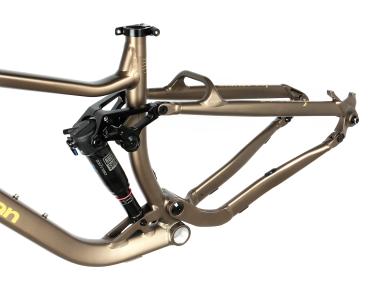 Celoodpružené  MTB 29" Lee Cougan Quest  Shimano Deore  1x11, velikost  S – 16" (40,5 cm), hnědozlatá matná