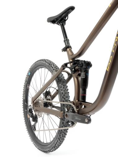 Celoodpružené  MTB 29" Lee Cougan Quest  Shimano Deore  1x11, velikost  S – 16" (40,5 cm), hnědozlatá matná