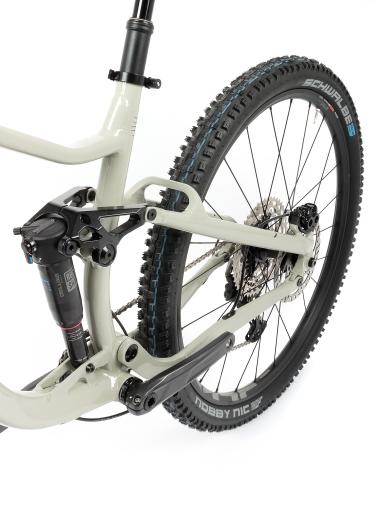 Celoodpružené MTB 29" Lee Cougan Quest Shimano Deore 1x12, velikost M – 17,5" (44 cm), šedá lesklá