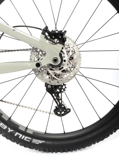 Celoodpružené MTB 29" Lee Cougan Quest Shimano Deore 1x12, velikost M – 17,5" (44 cm), šedá lesklá