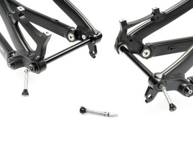 Celoodpružené elektrokolo  MTB 29"/27,5" Lee Cougan E-Quest – Brose S / 725 Wh, 20 Ah / Shimano SLX 1x12, velikost M – 17,5" – barva černo-šedá matná