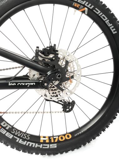 Celoodpružené elektrokolo  MTB 29"/27,5" Lee Cougan E-Quest – Brose S / 725 Wh, 20 Ah / Shimano Deore  1x12, velikost  S – 16" – barva černo-šedá matná