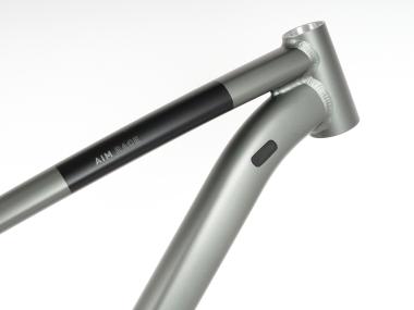 Kolo MTB 29" Cube Aim Race Shimano CUES U4000 1x9, velikost L – 18", kovověšedá (flashgrey)