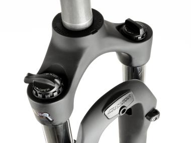 SR Suntour  NEX E25 NLO DS Treking 28" odpružená vidlice zdvih 50mm, 1 1/8"A-head